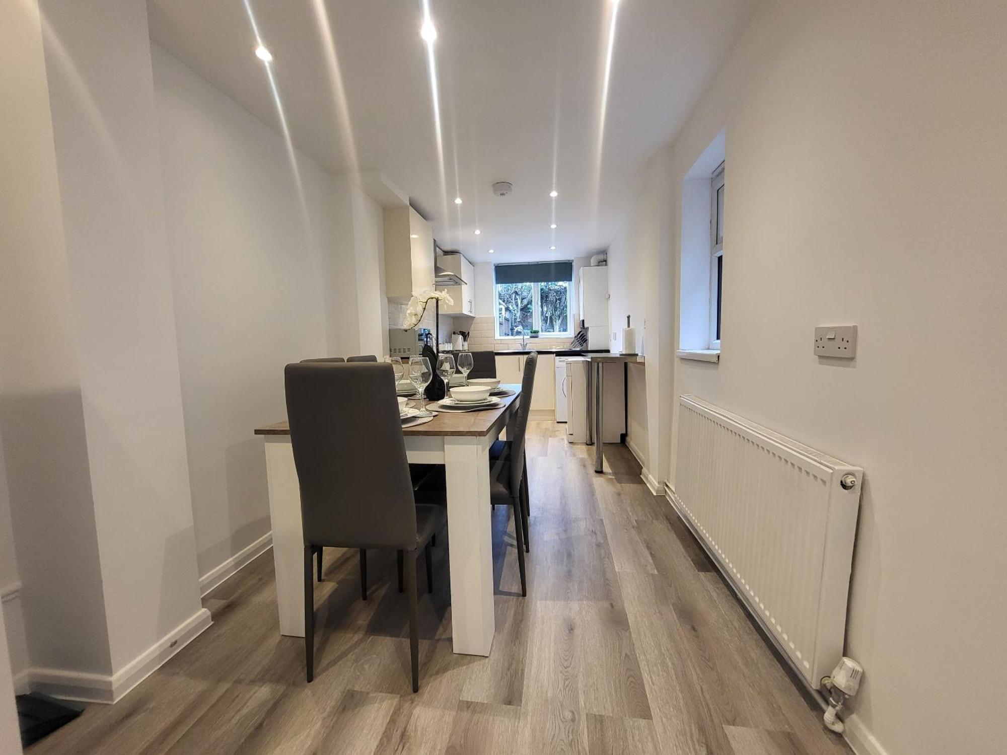 5br Retreat - Walk To Tube, Explore Londra