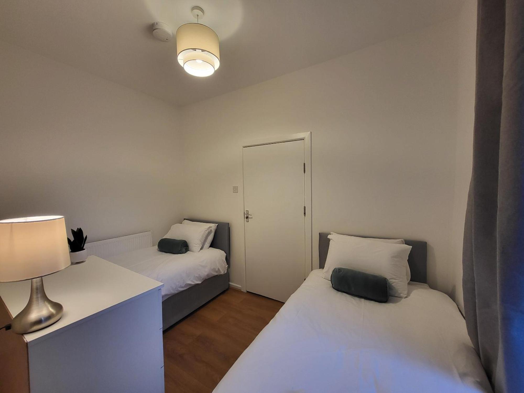 5br Retreat - Walk To Tube, Explore Londra