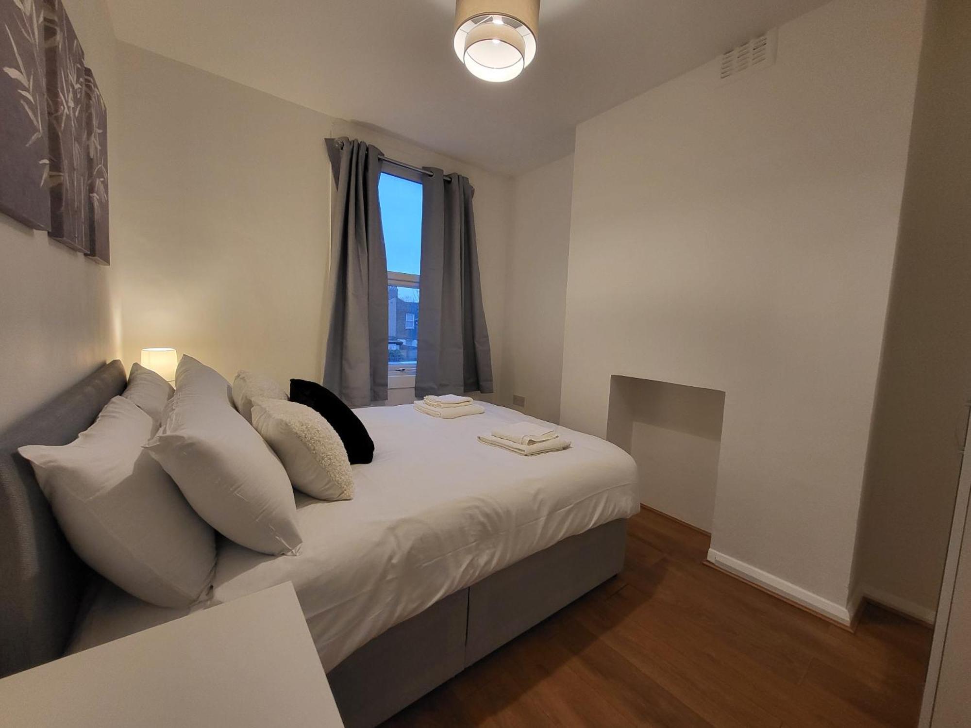 5br Retreat - Walk To Tube, Explore Appartamento